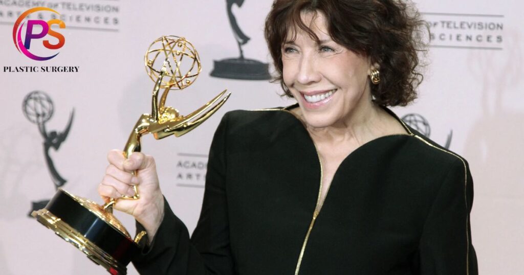 How much Lily Tomlin was rich