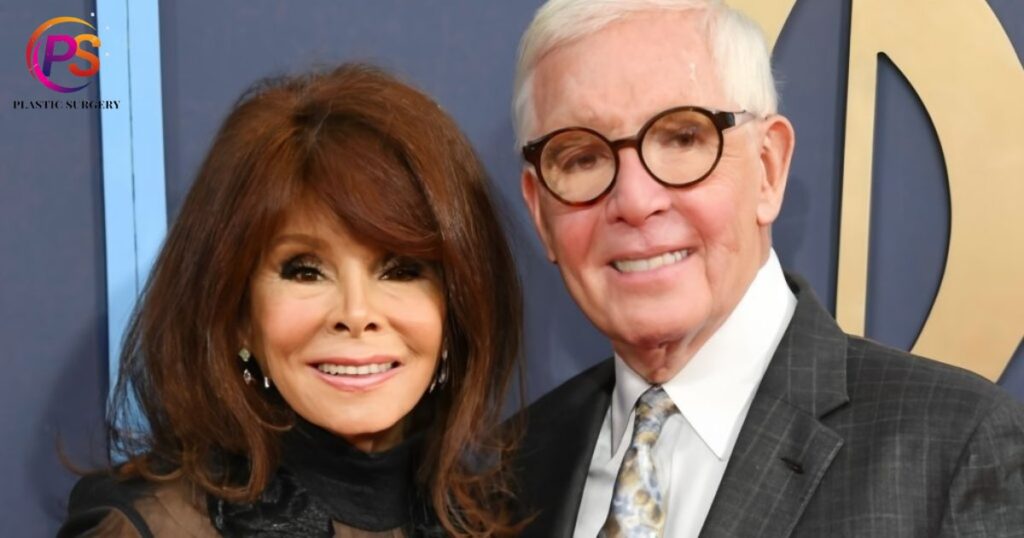 What is the age difference between Marlo Thomas and Phil Donahue?